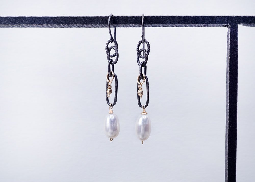 Thick Oval Chain Pearl Earrings