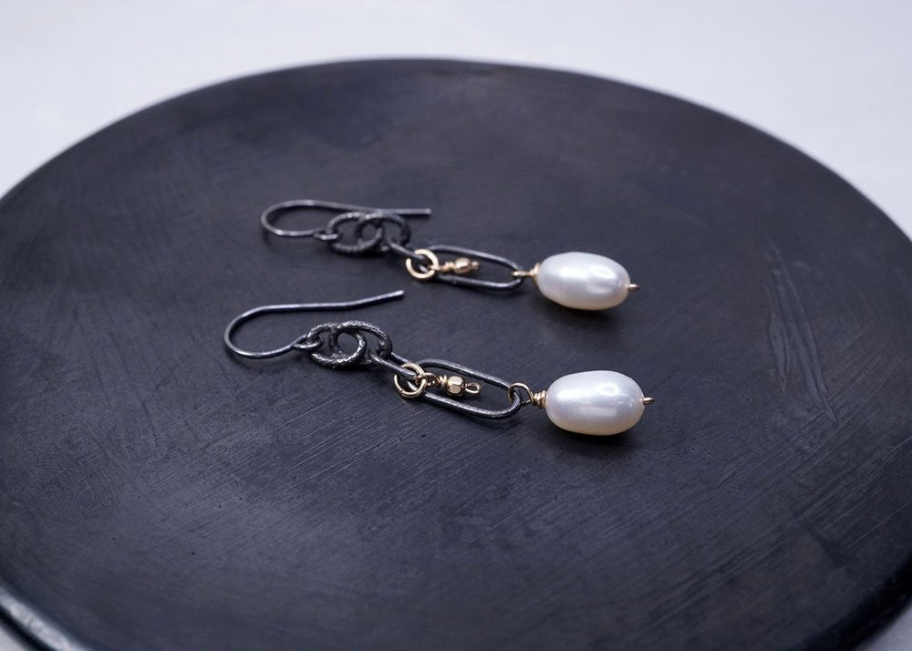 Thick Oval Chain Pearl Earrings